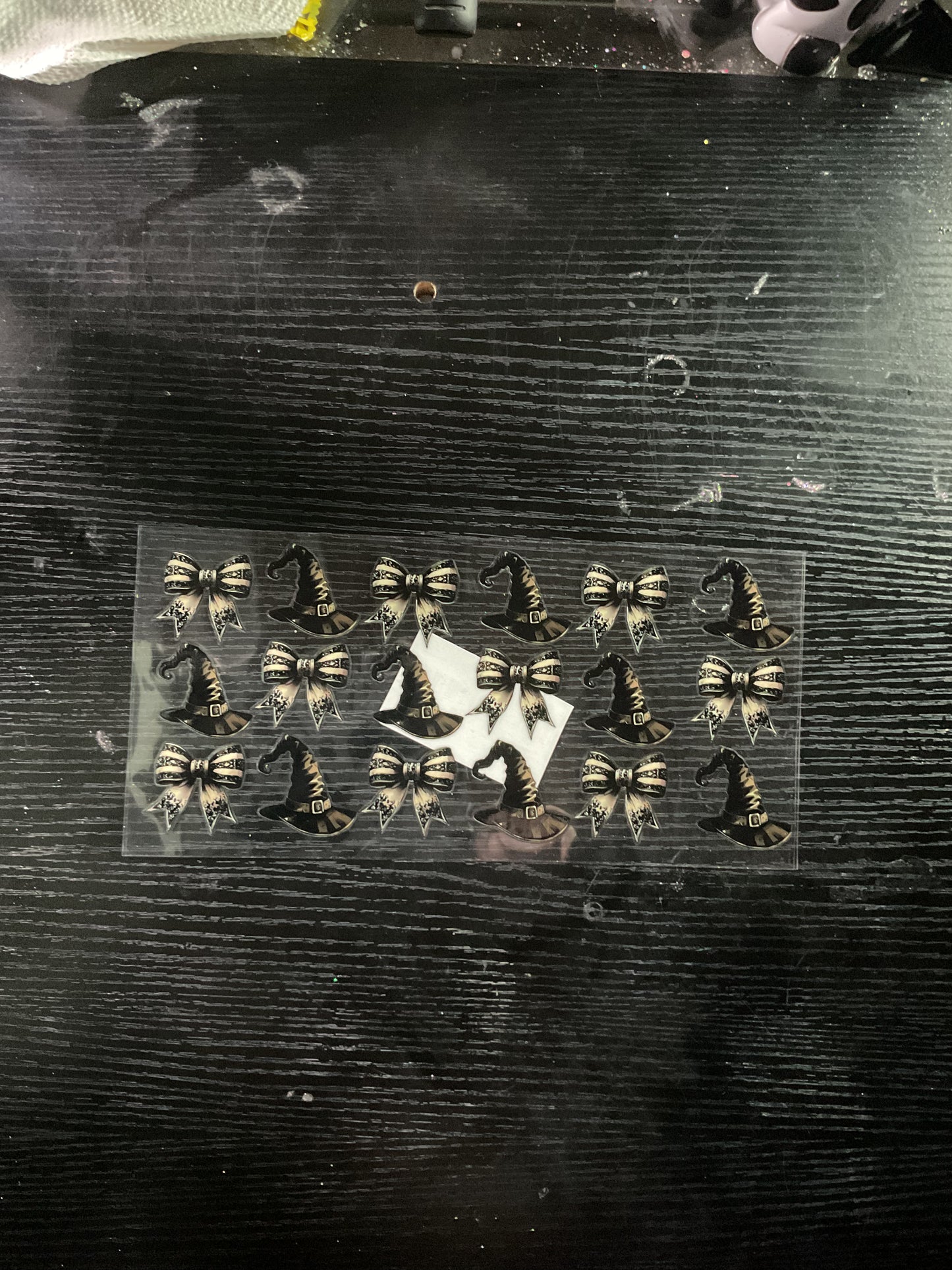 435 Witches and bows
